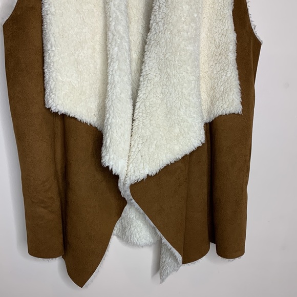 RD STYLE | Brown Faux Suede Sherpa Interior Native Vest | Indian Boho Shirt Vest - Picture 3 of 9